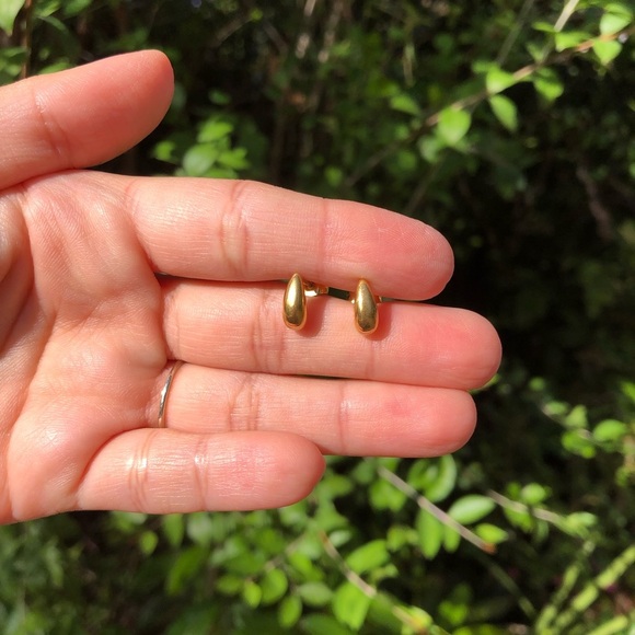 18K Gold Plated Gold Simple Earrings - Picture 2 of 6